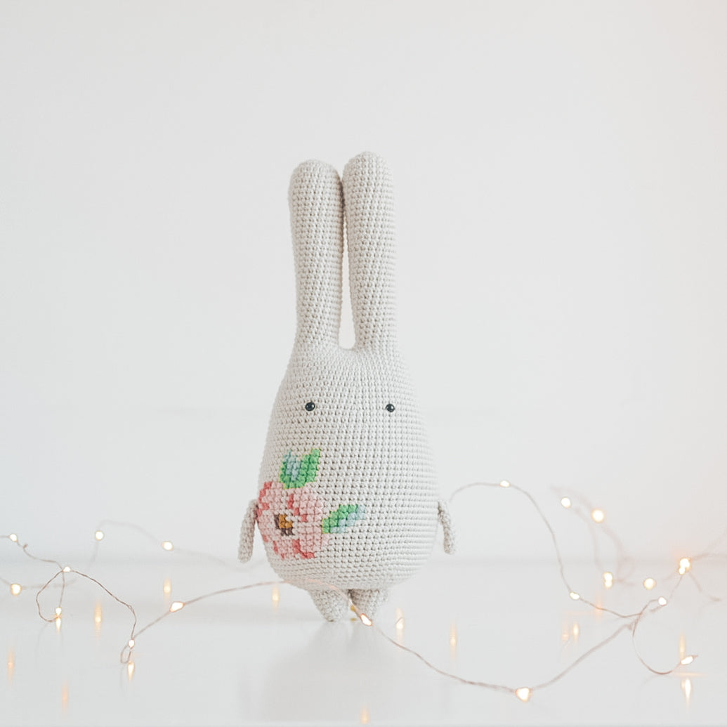 Conejo mal pintado | Patrón de crochet