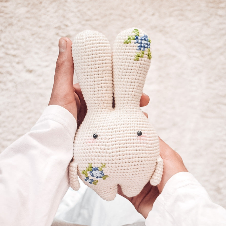 Conejo mal dibujado | Patrón de crochet